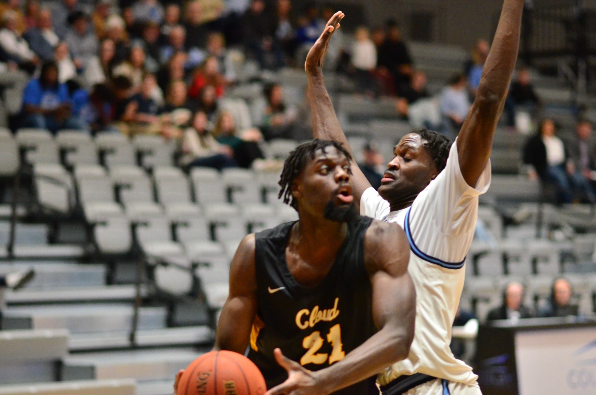 Elidjah Savane Posting Up a Defender vs Colby - 2025