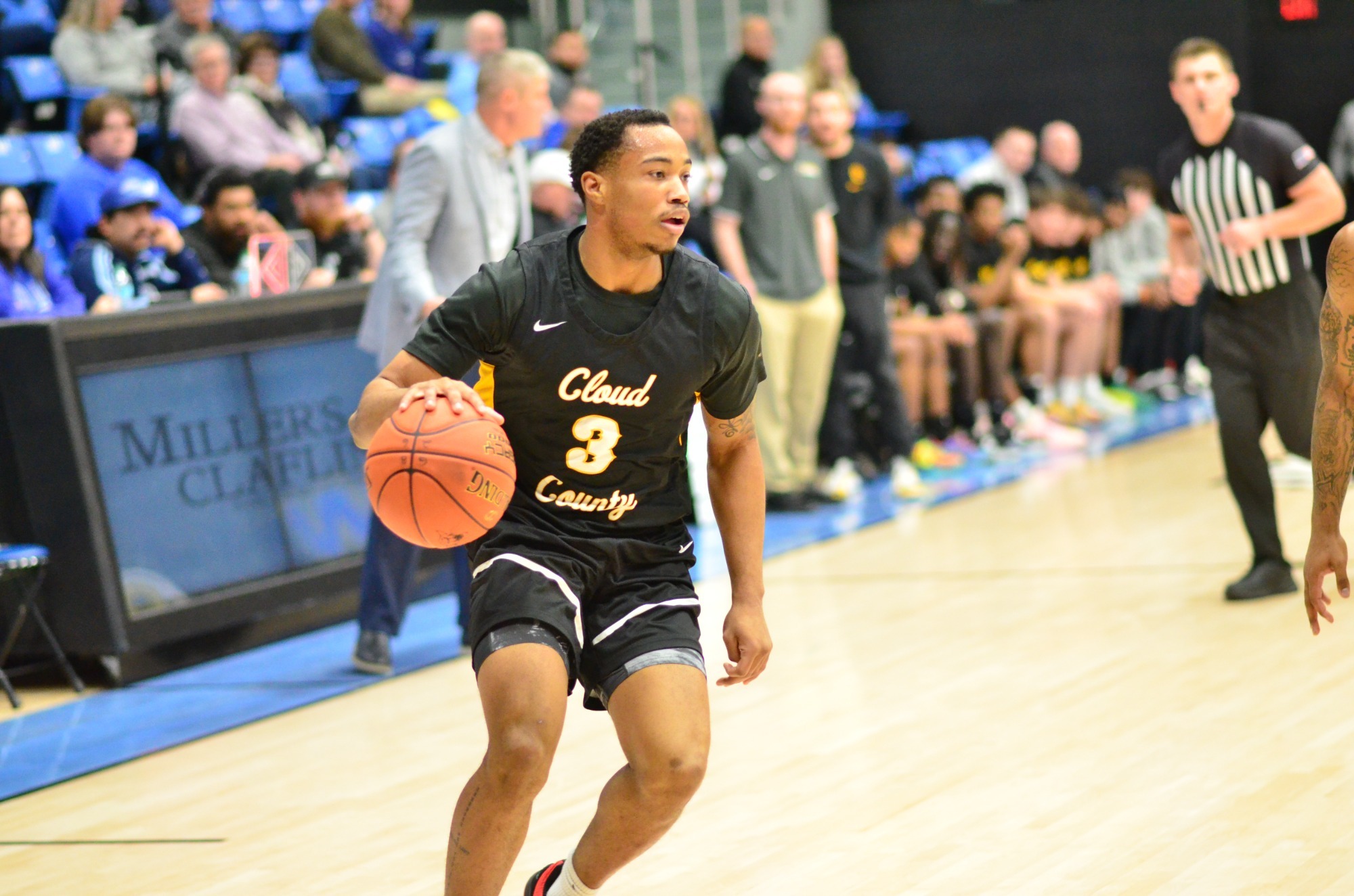 DJ Holloway Dribbling vs Barton - 2026