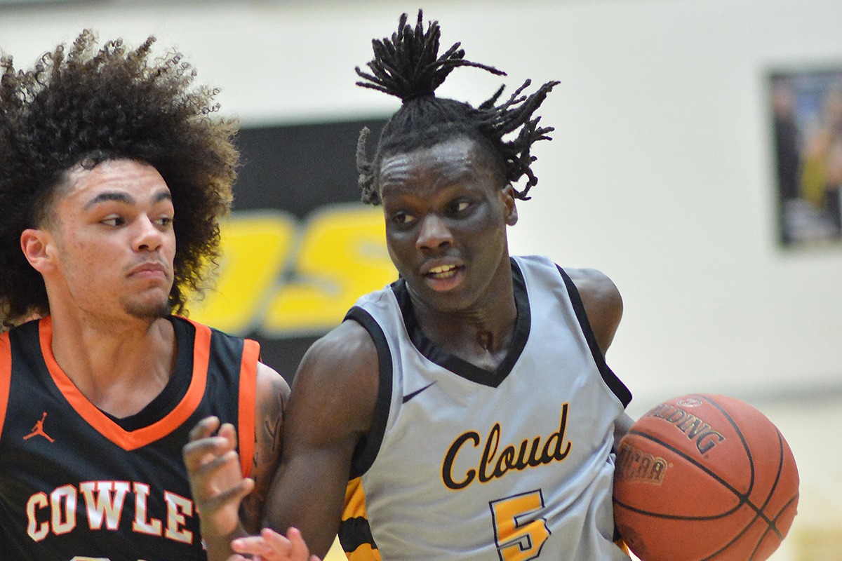 Kuel Akot Driving to the Rim vs Cowley College - 2026