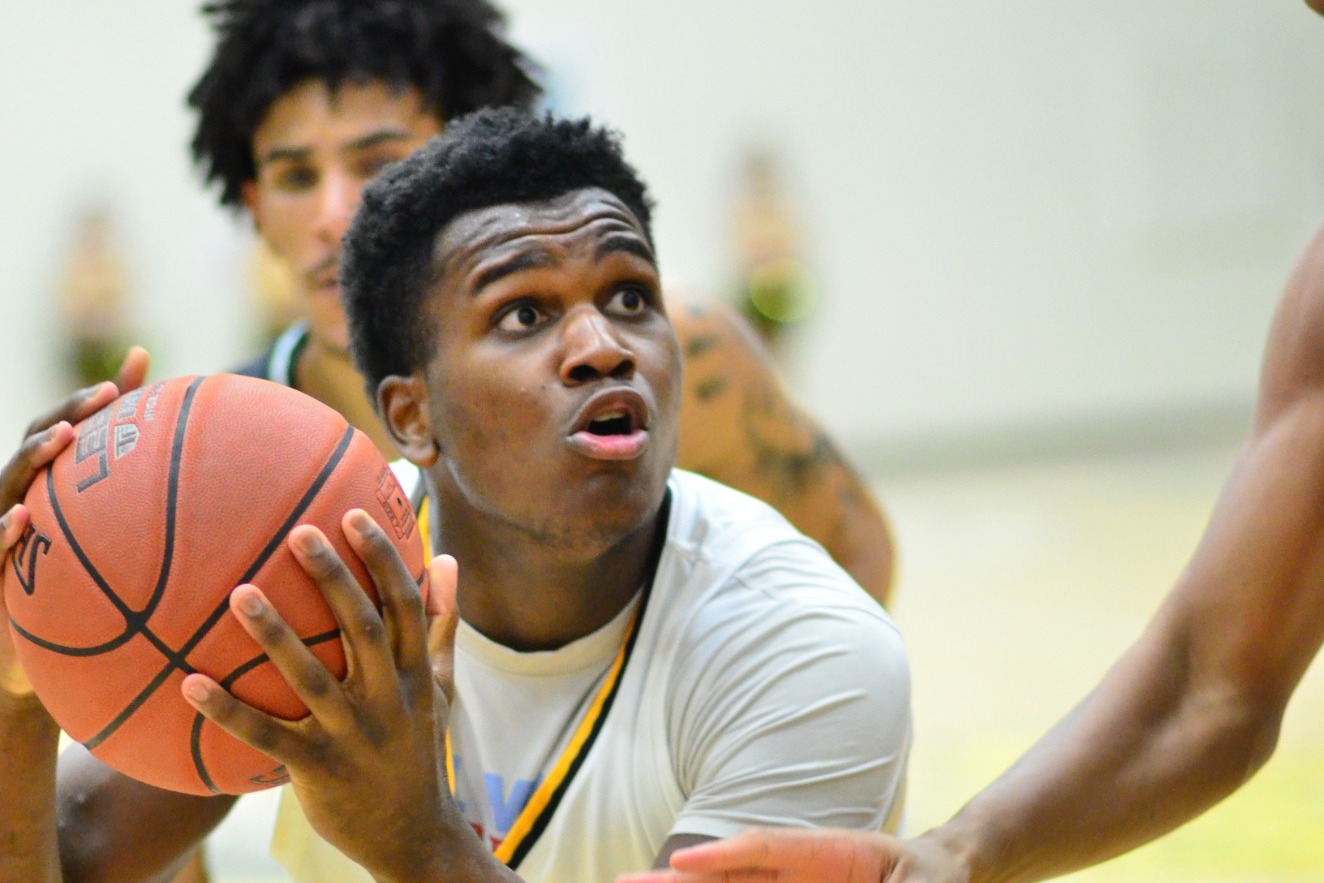 D'ontez Walker Posting Up vs Seward County - 2025