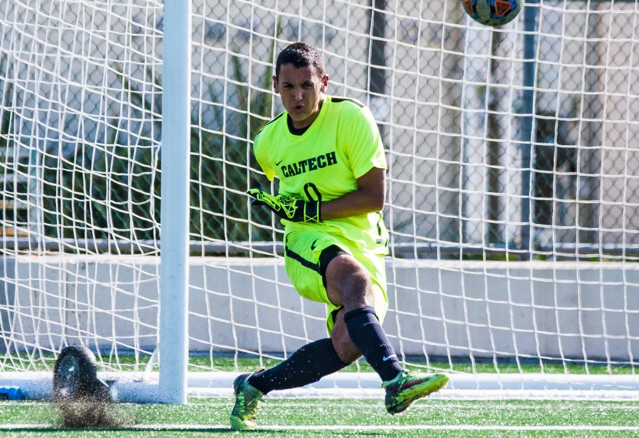 Como Posts Strong First Half in Oxy Visit California Institute of