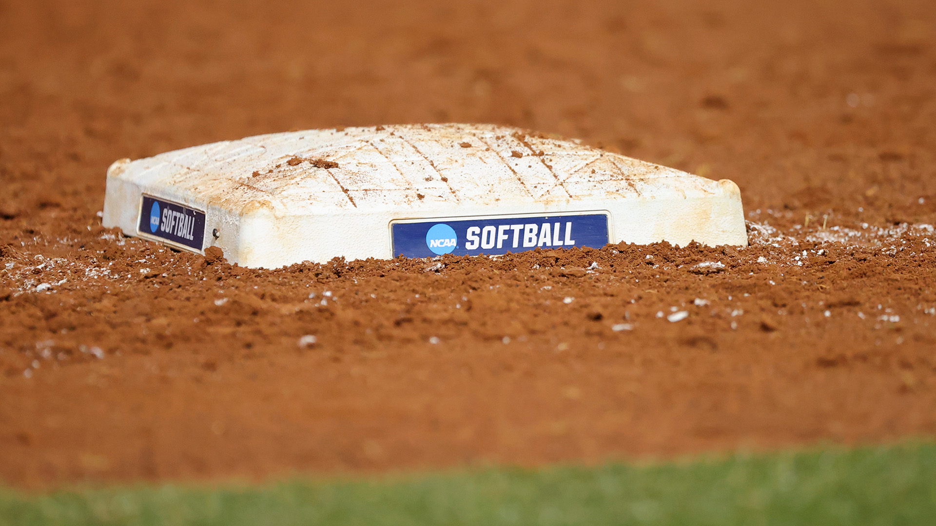 Double first base experimental rule proposed in softball