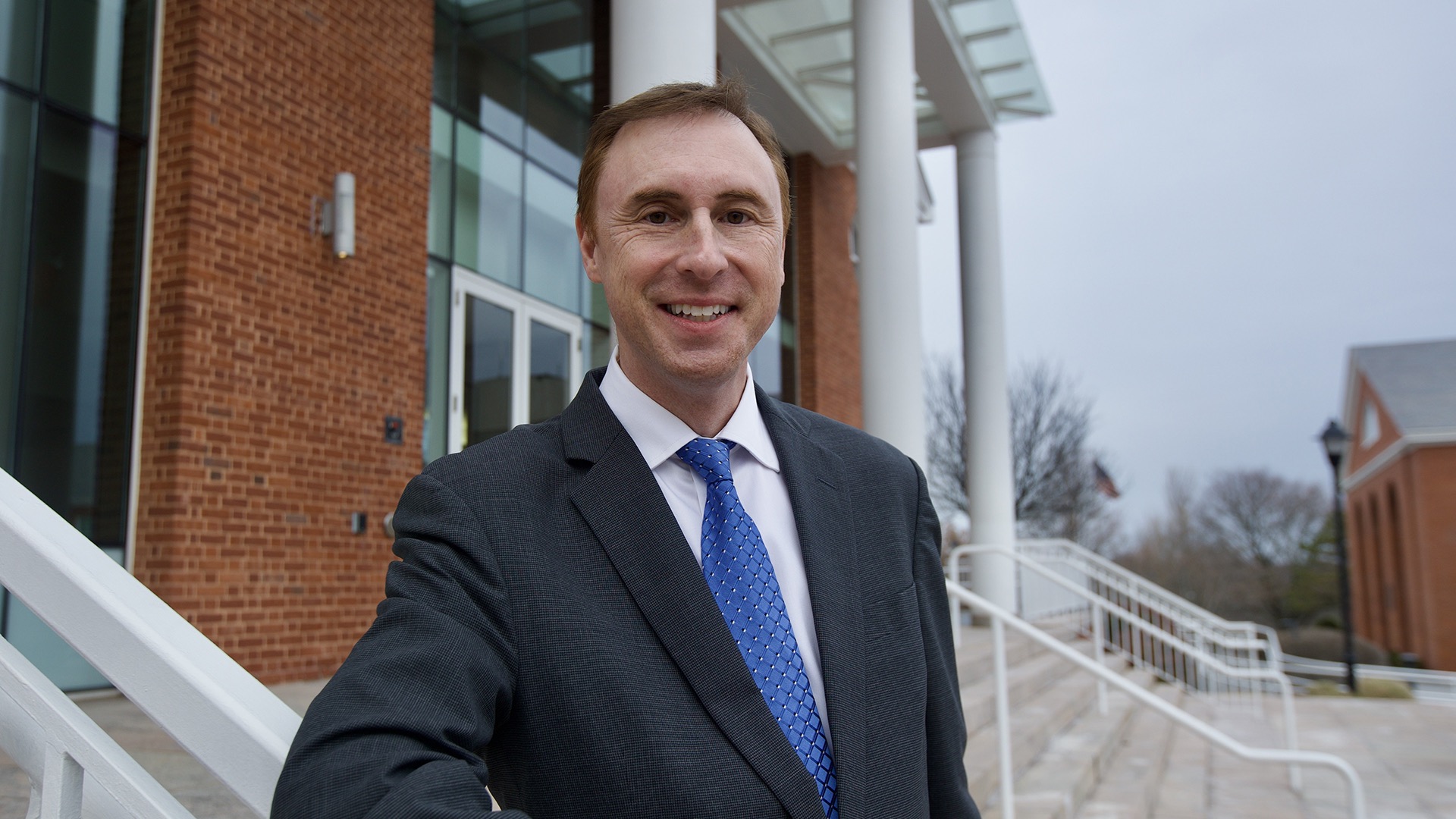 2025 Dr. Dave Pariser Faculty Mentor Award: Eric Gaynor, Bentley