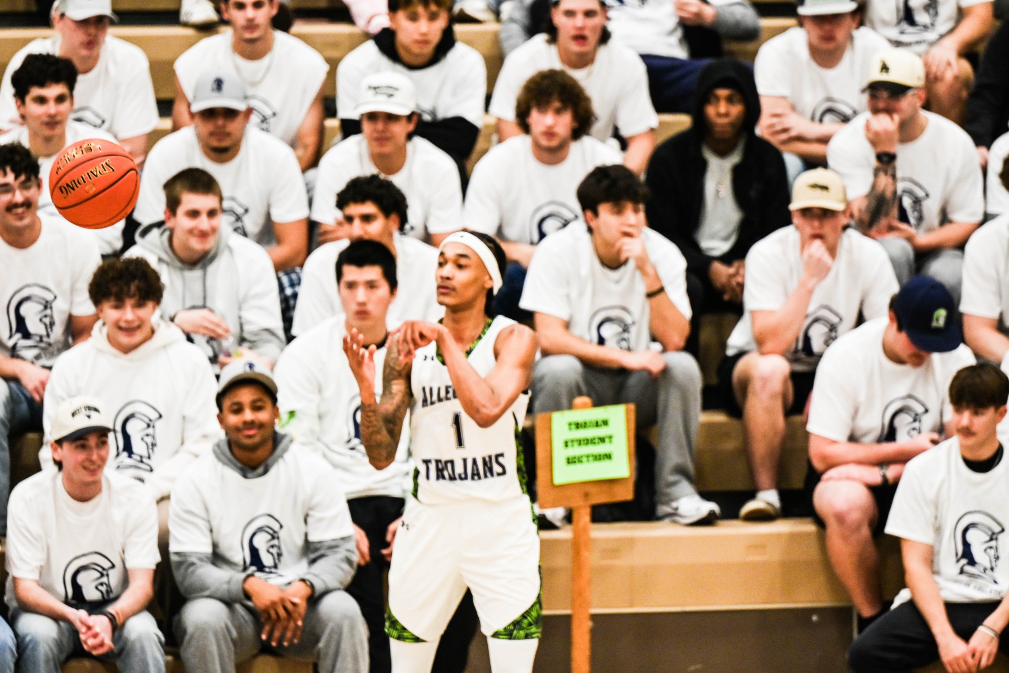 Elijah Hall inbounding the ball 