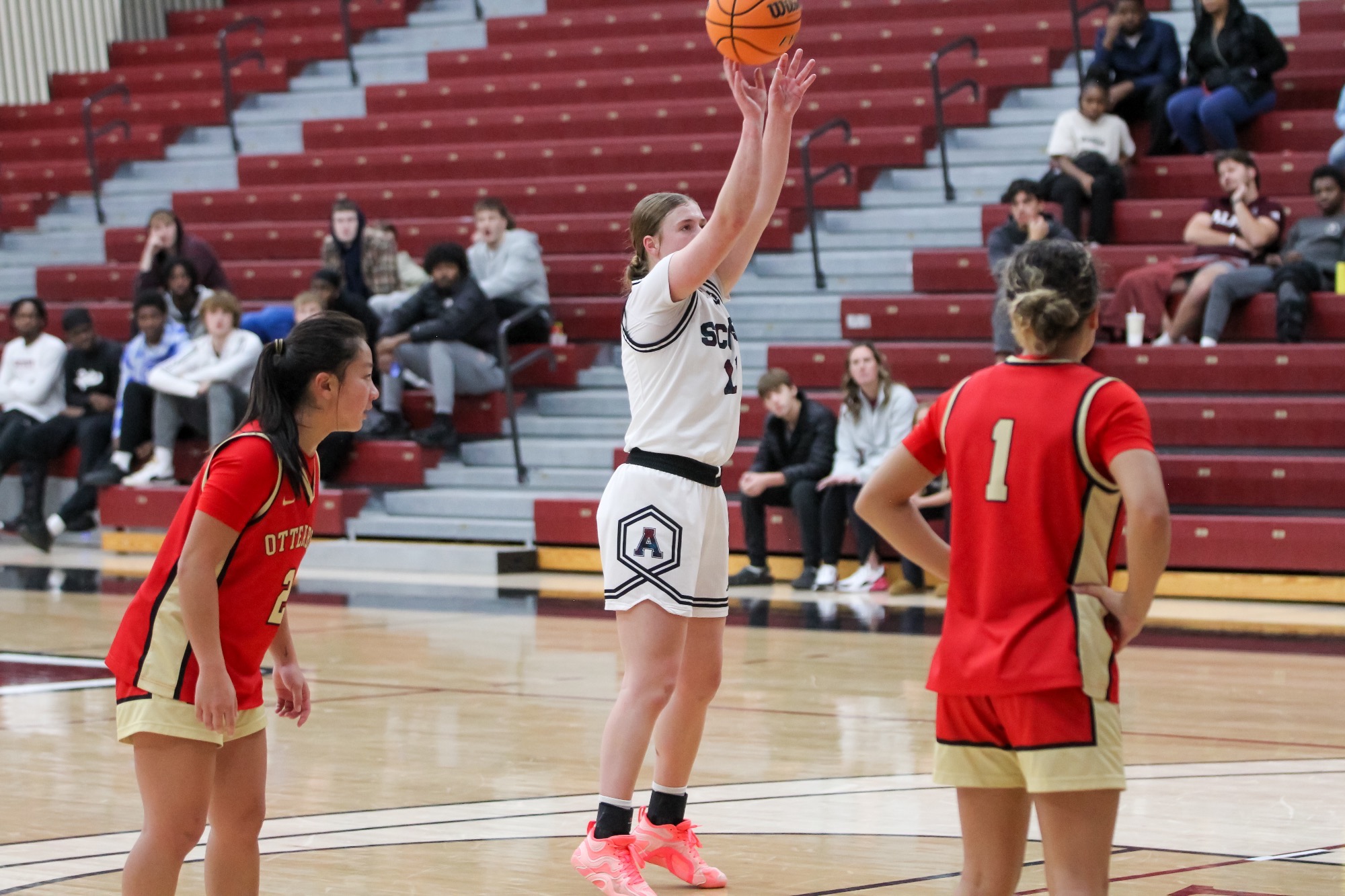 C Kaminske shoots a free throw