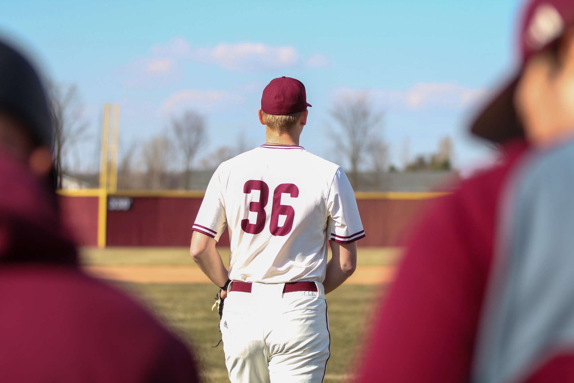 A Sack prepares to receive a serve