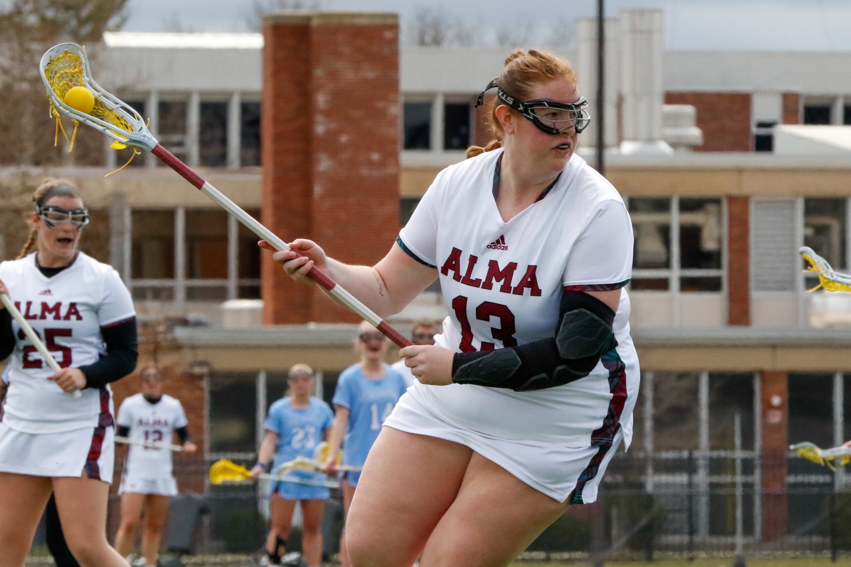 M Kozal moves with the ball against SMC