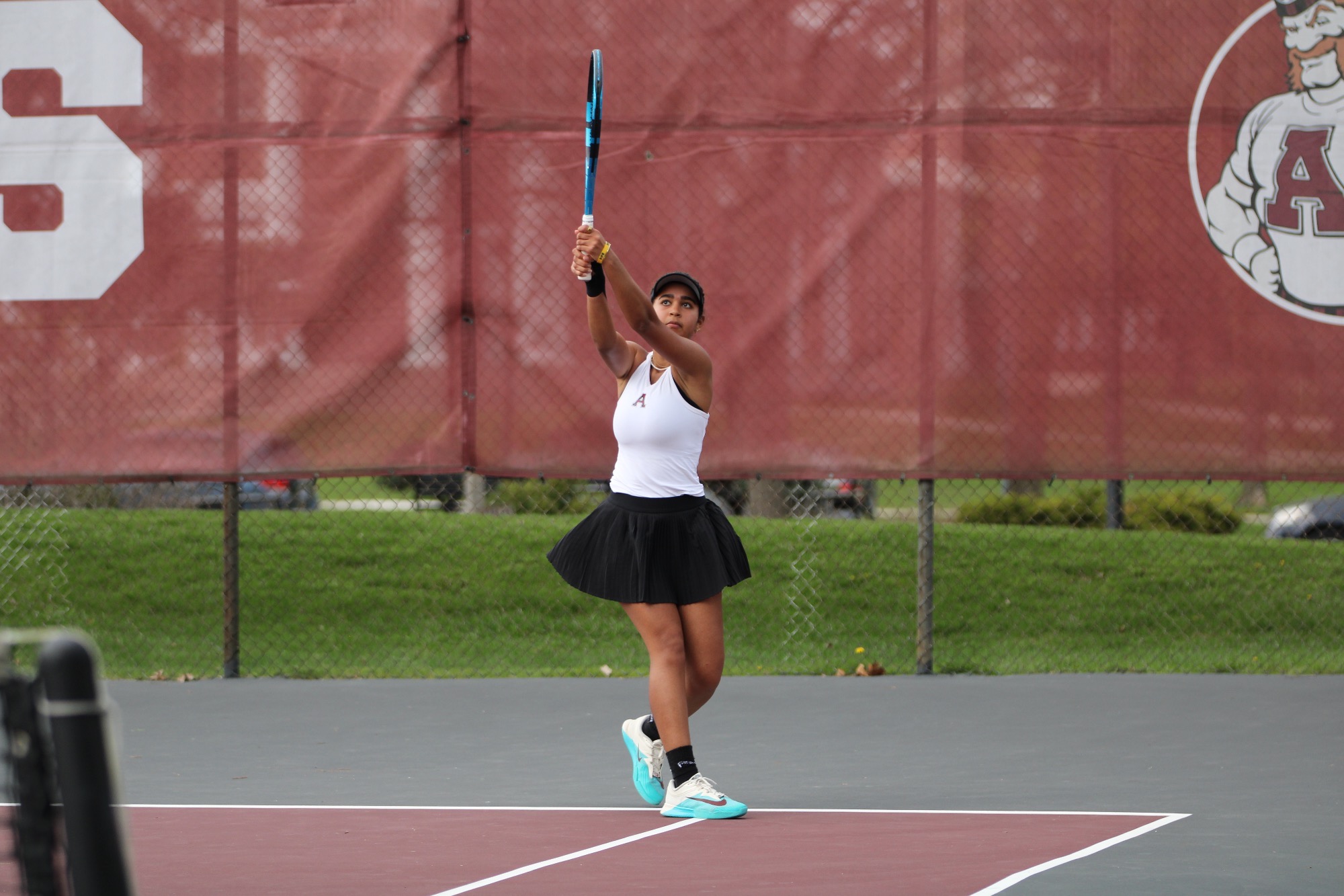 S Laraichi returns a shot