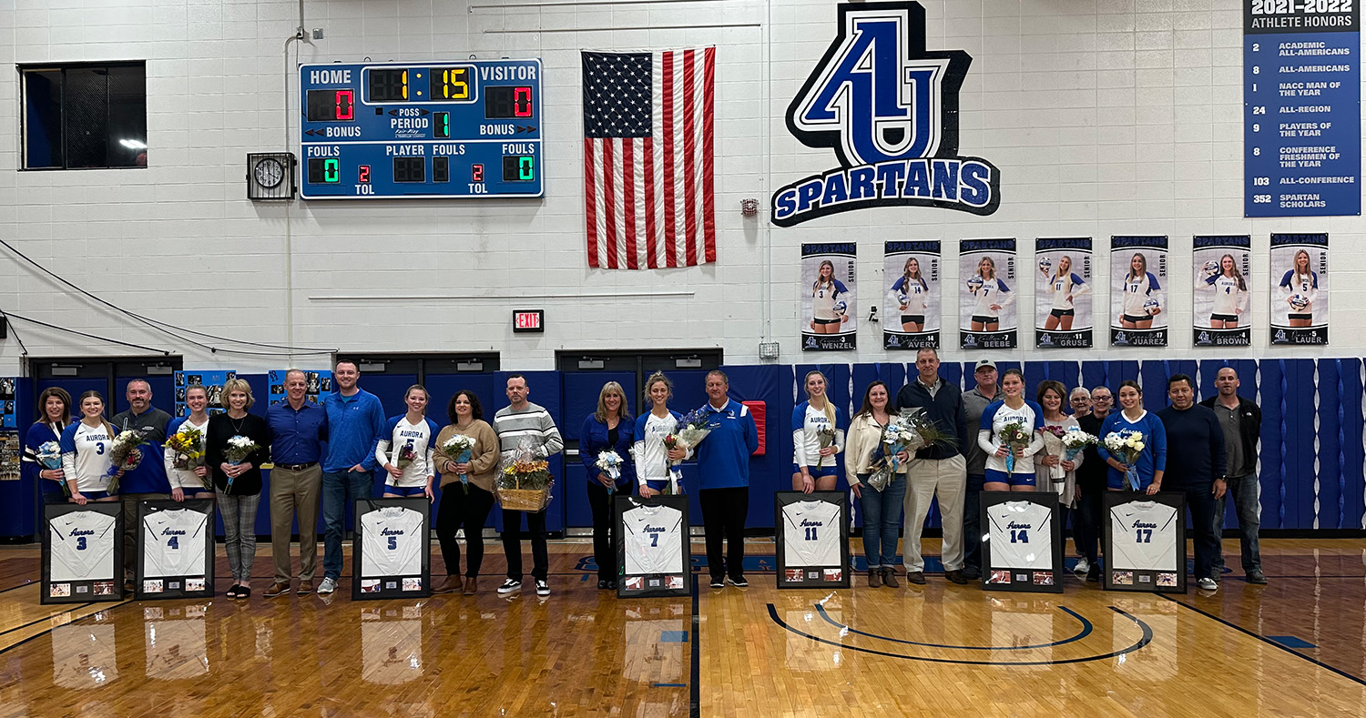 Senior celebration concludes with dominating performance over MSOE