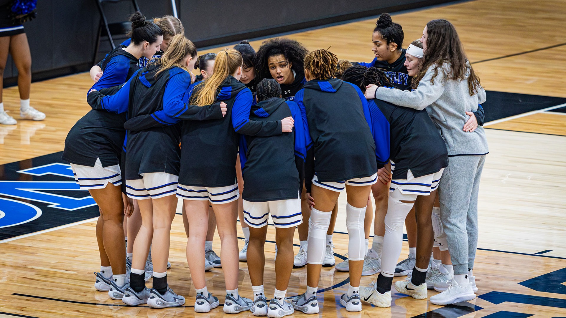 WBB pregame huddle