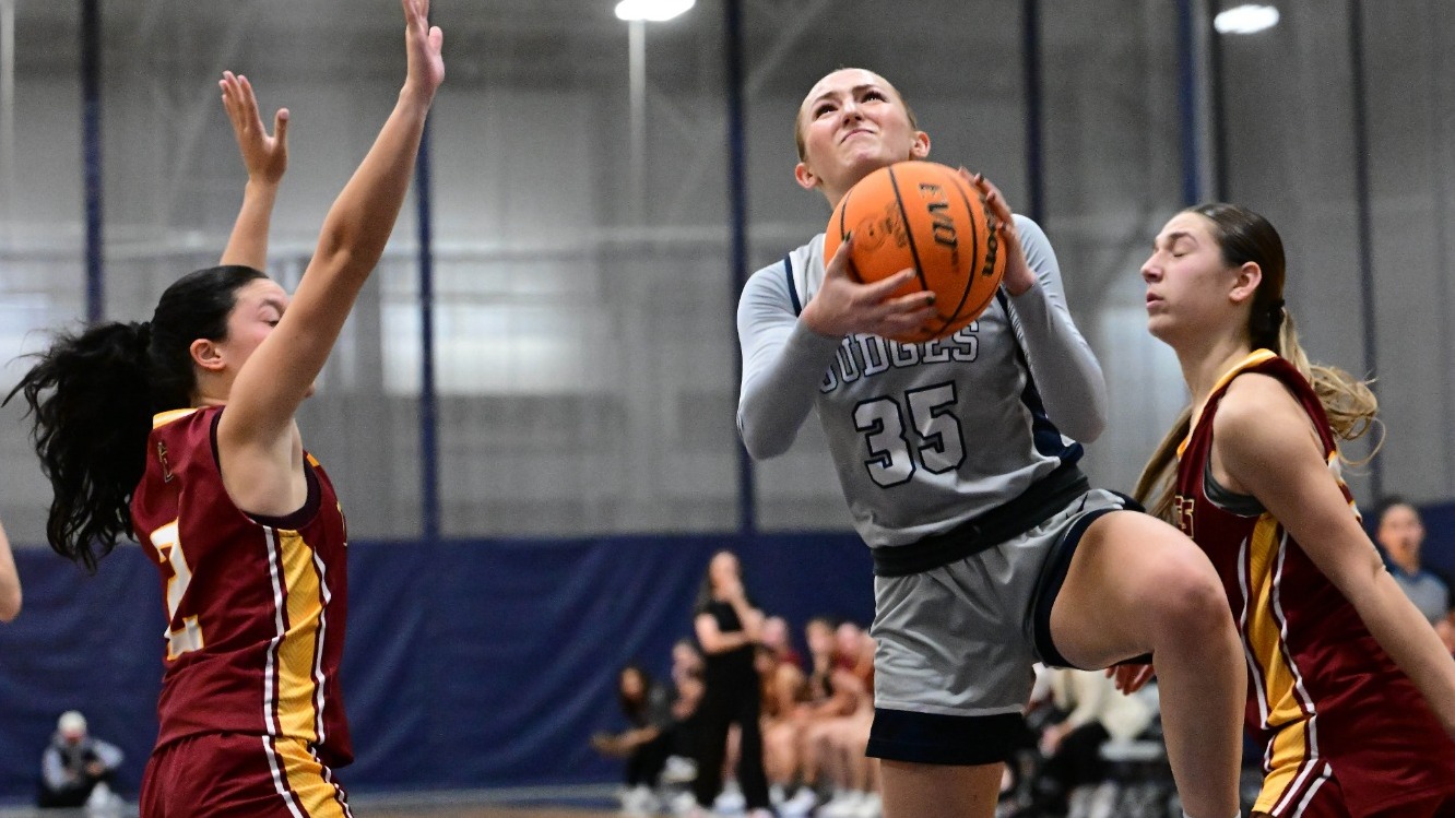 Abby Kennedy goes up for a shot between two defenders