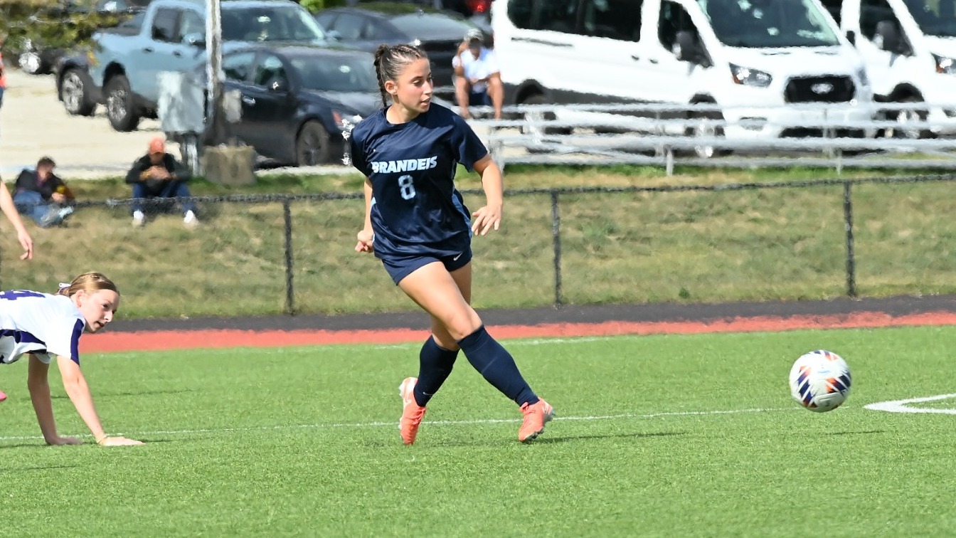 Madelyn Aizenberg plays a ball forward during a soccer match