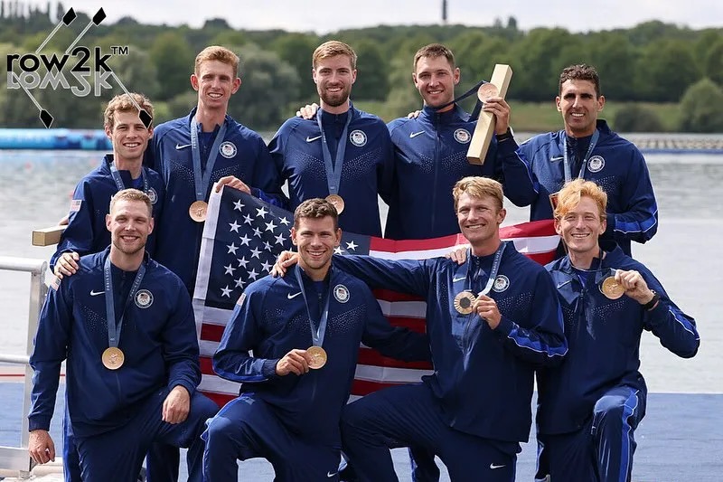 Image of Team USA Men's Eight holding bronze medals