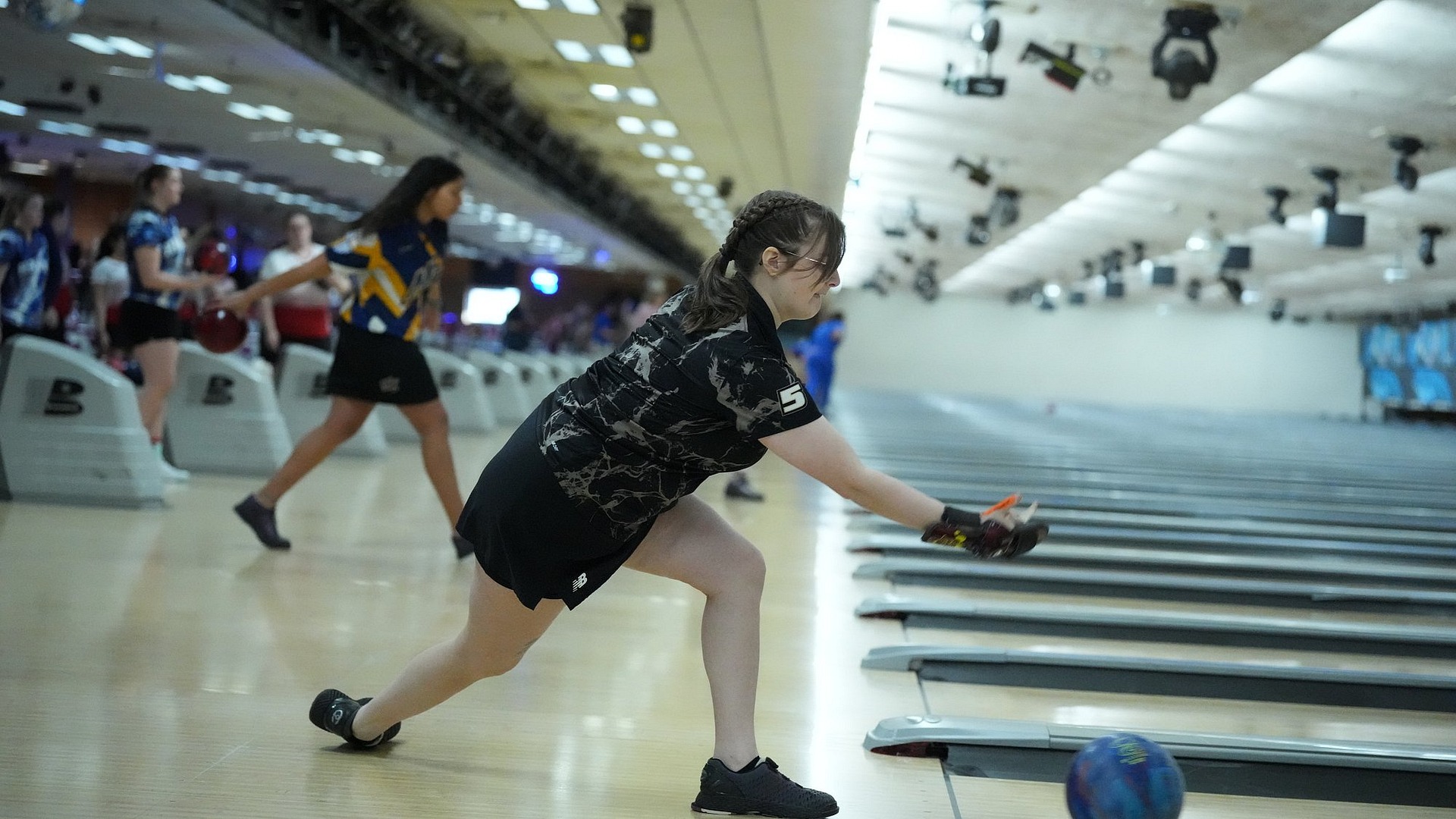 Hillman preparing to bowl