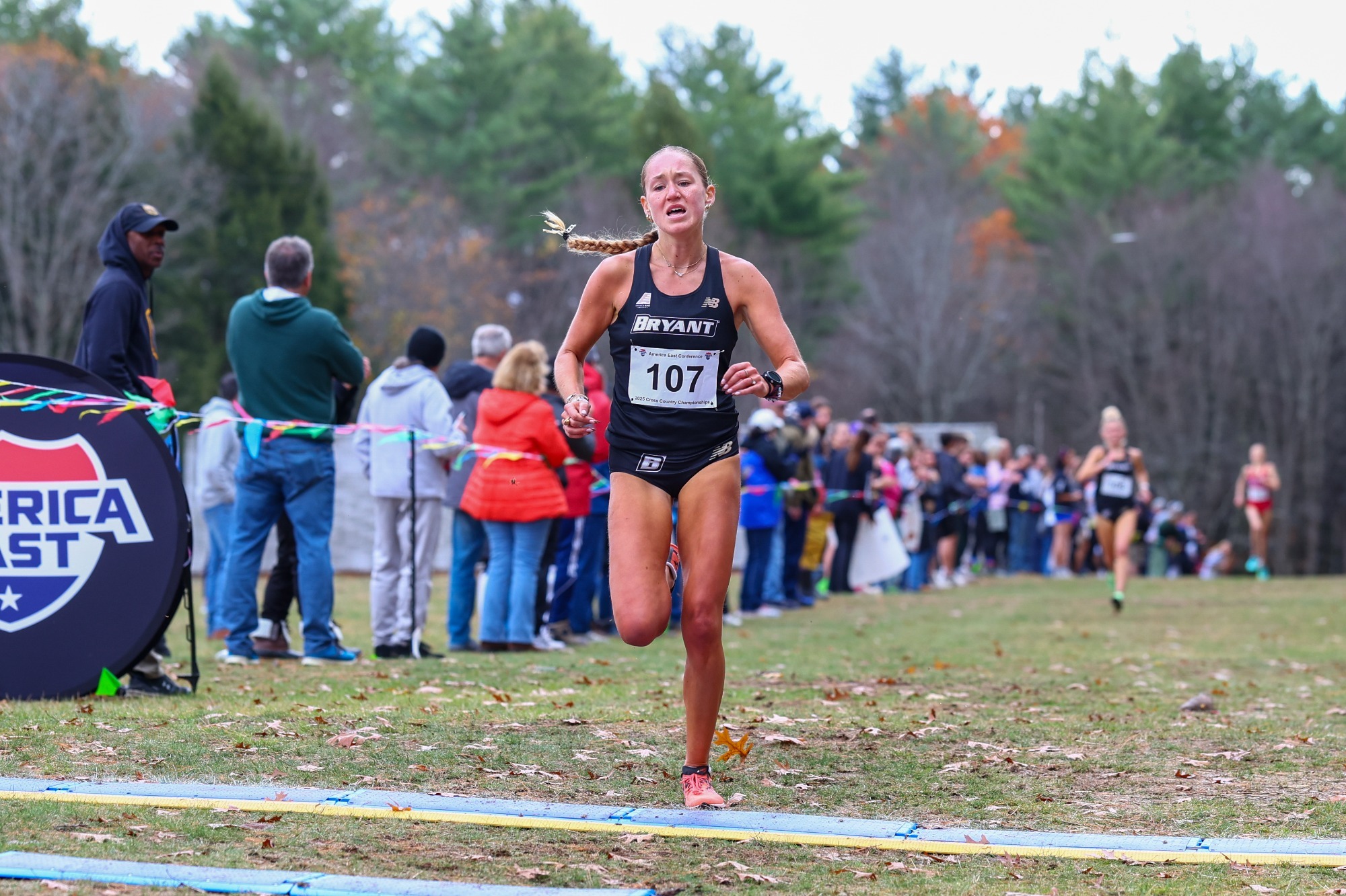 Jasmine Trott running to the championship finishline 