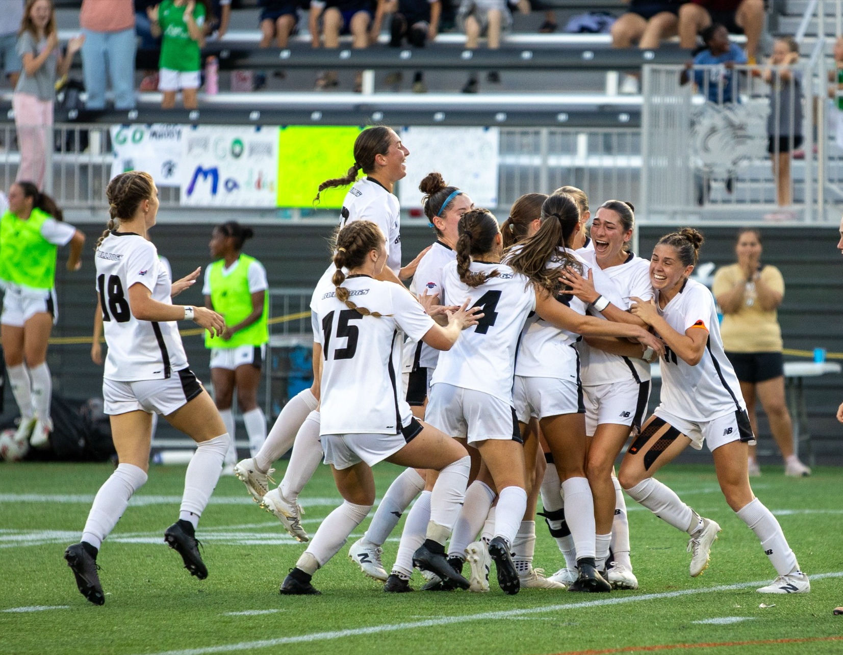 WOMEN'S SOCCER SCORES AT HOME