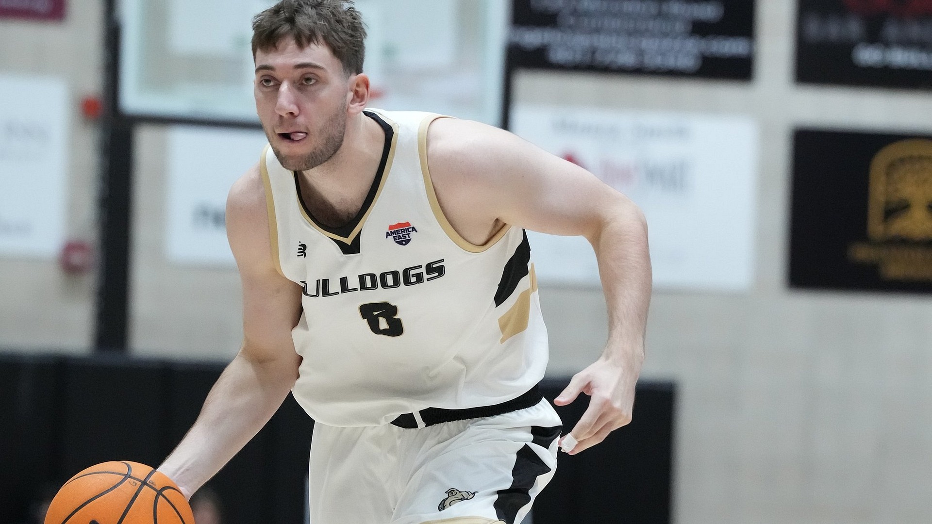 Lenny Weber Dribbles the ball with his eyes up