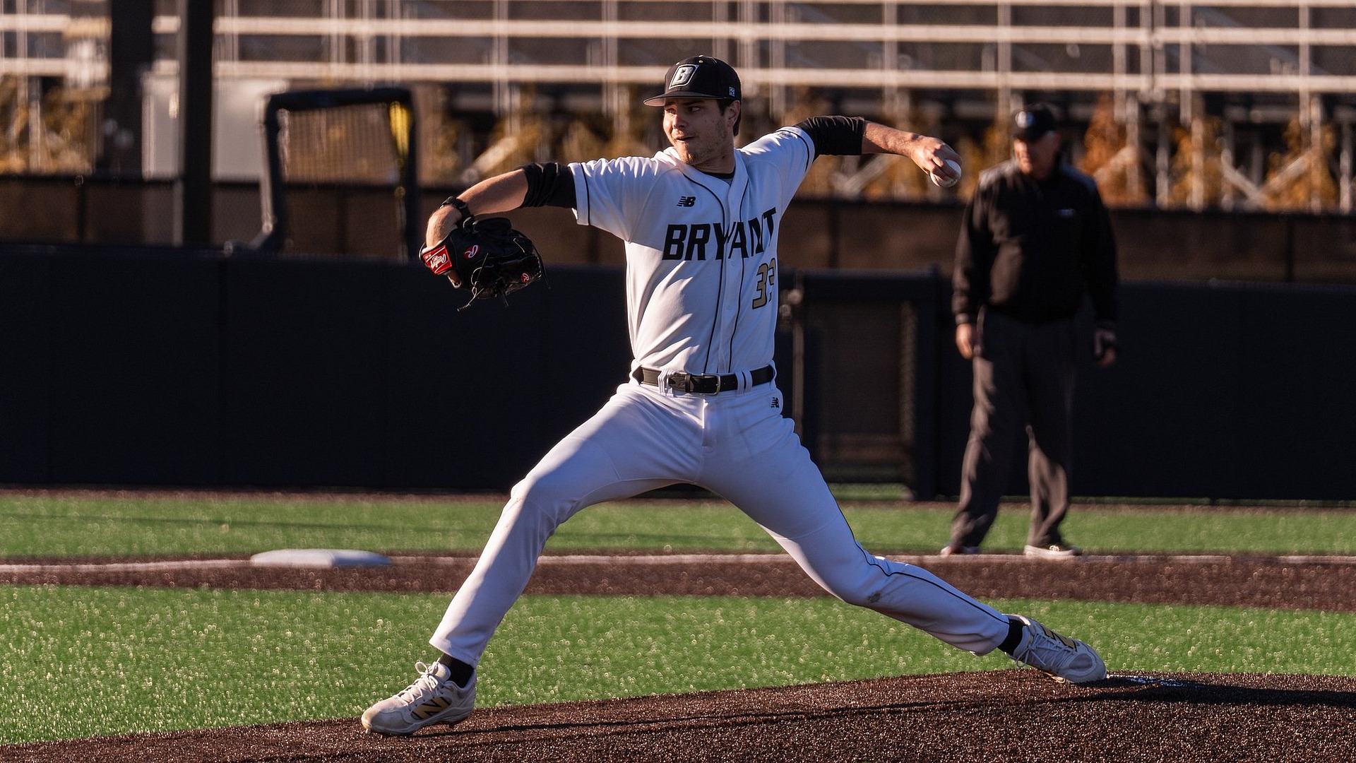 Jackson Vanesko delivers a pitch