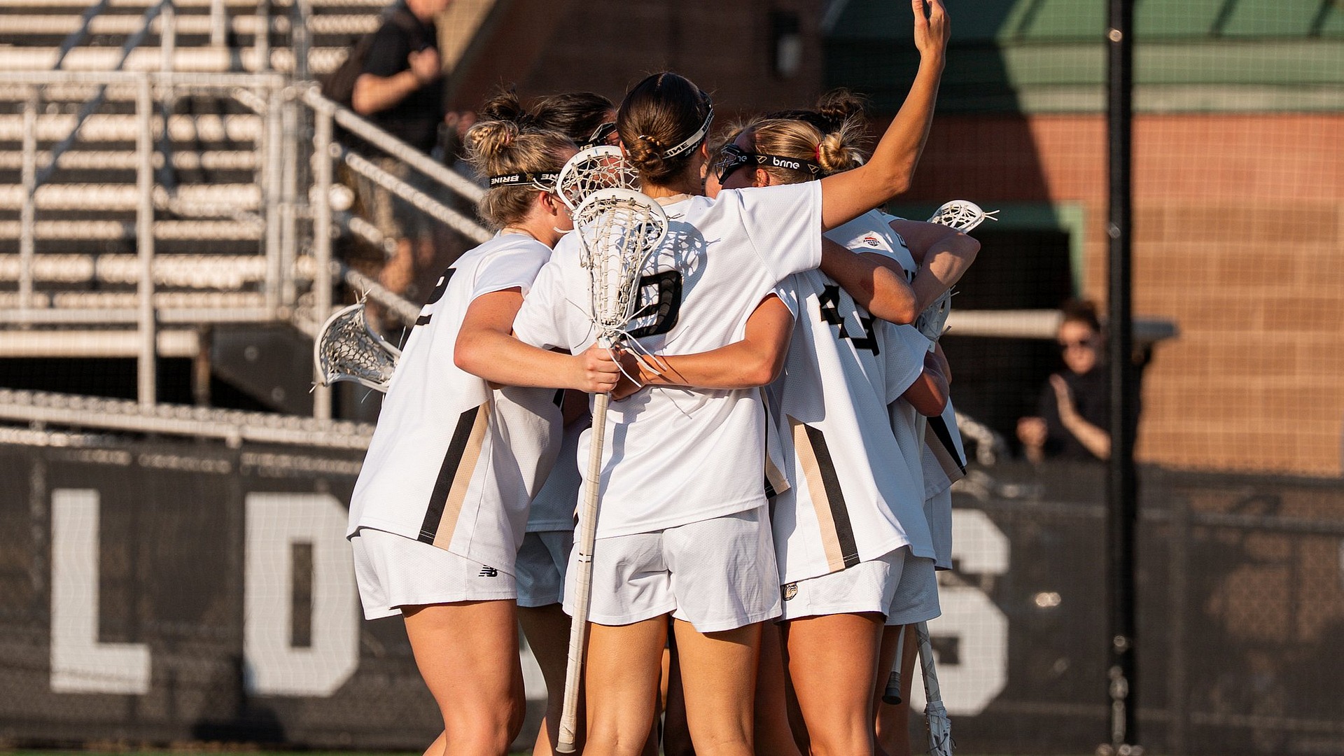 Team Huddle 25 UMBC AE Semis