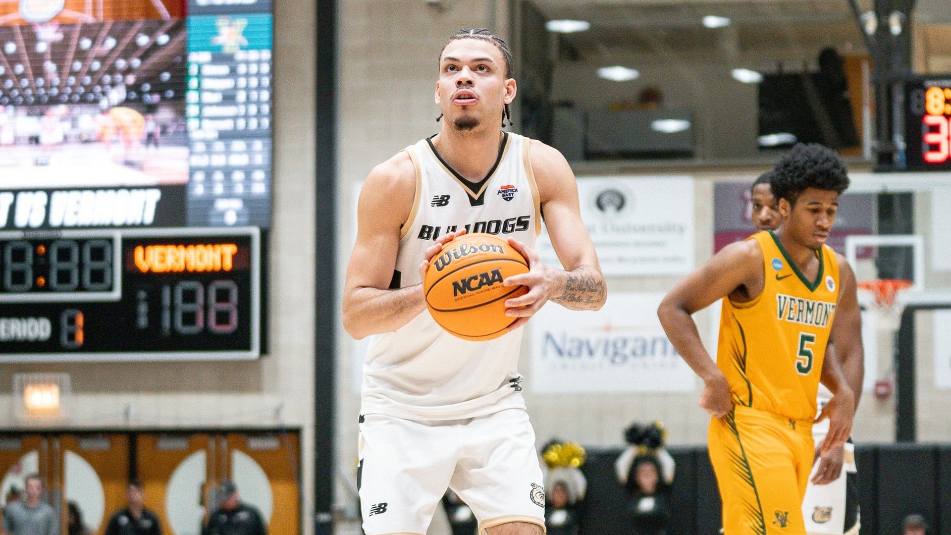 Aaron Davis preparing to shoot a FT against Vermont at home
