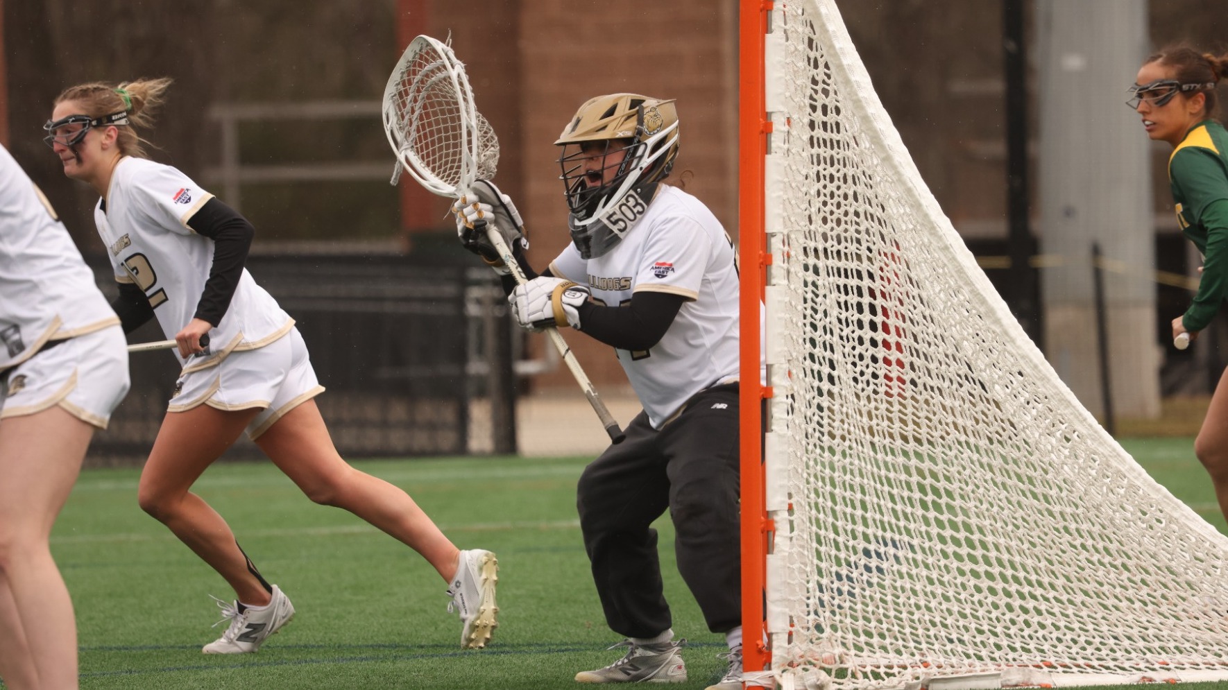 Sierra Donis Calls out the defense against Vermont