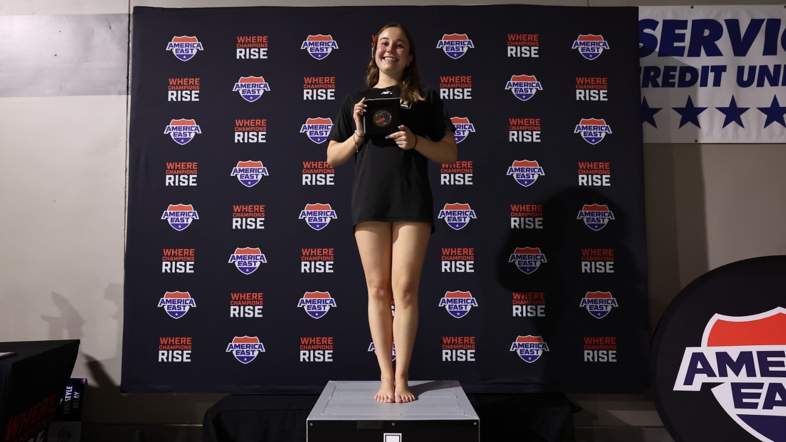 Aurelie Honsberger Holding Elite 18 Award