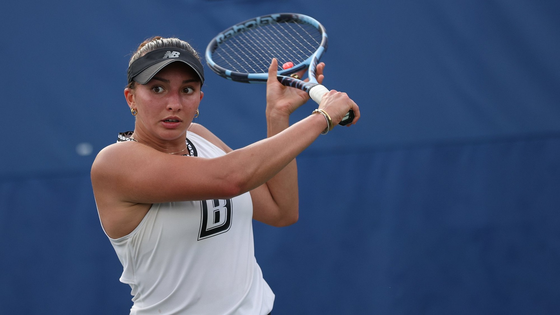 Natalia Vela backhand