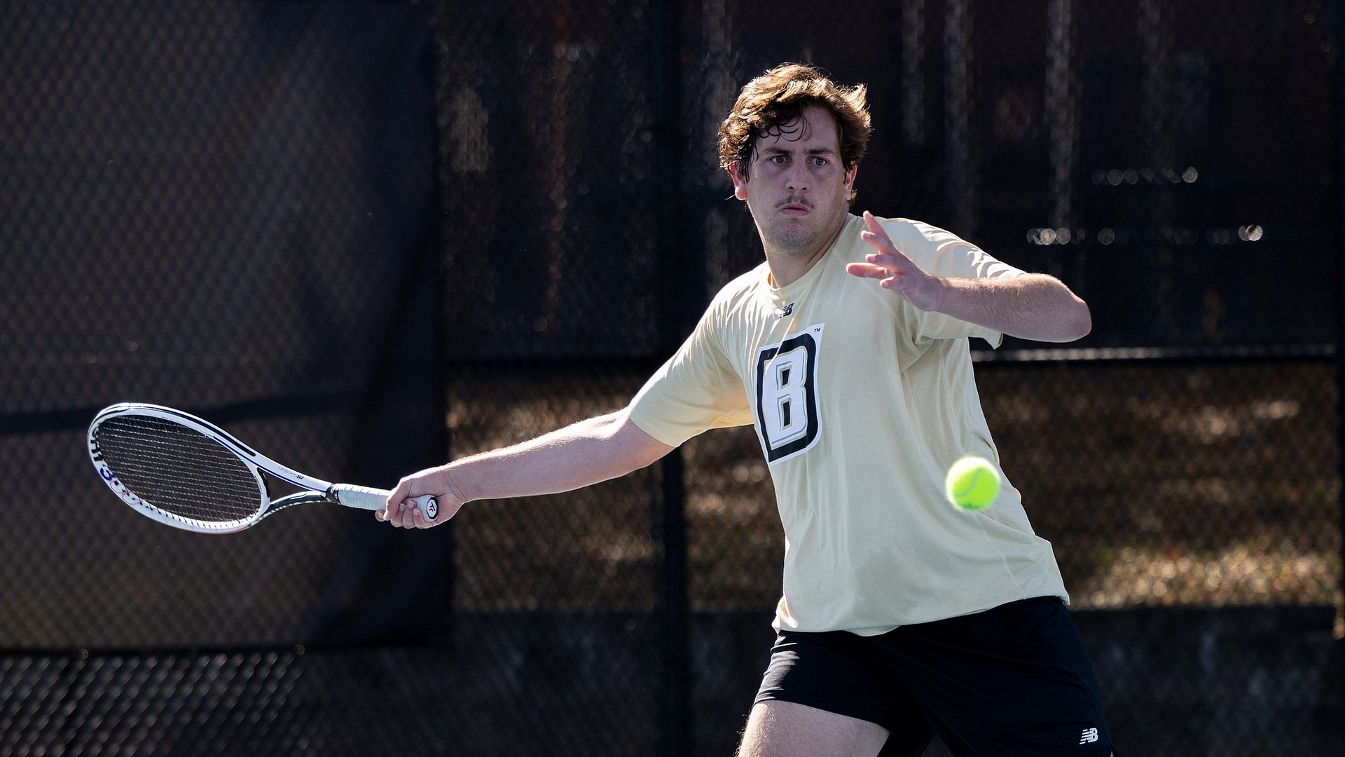 Daniel Baquero preparing to hit a forehand shot 