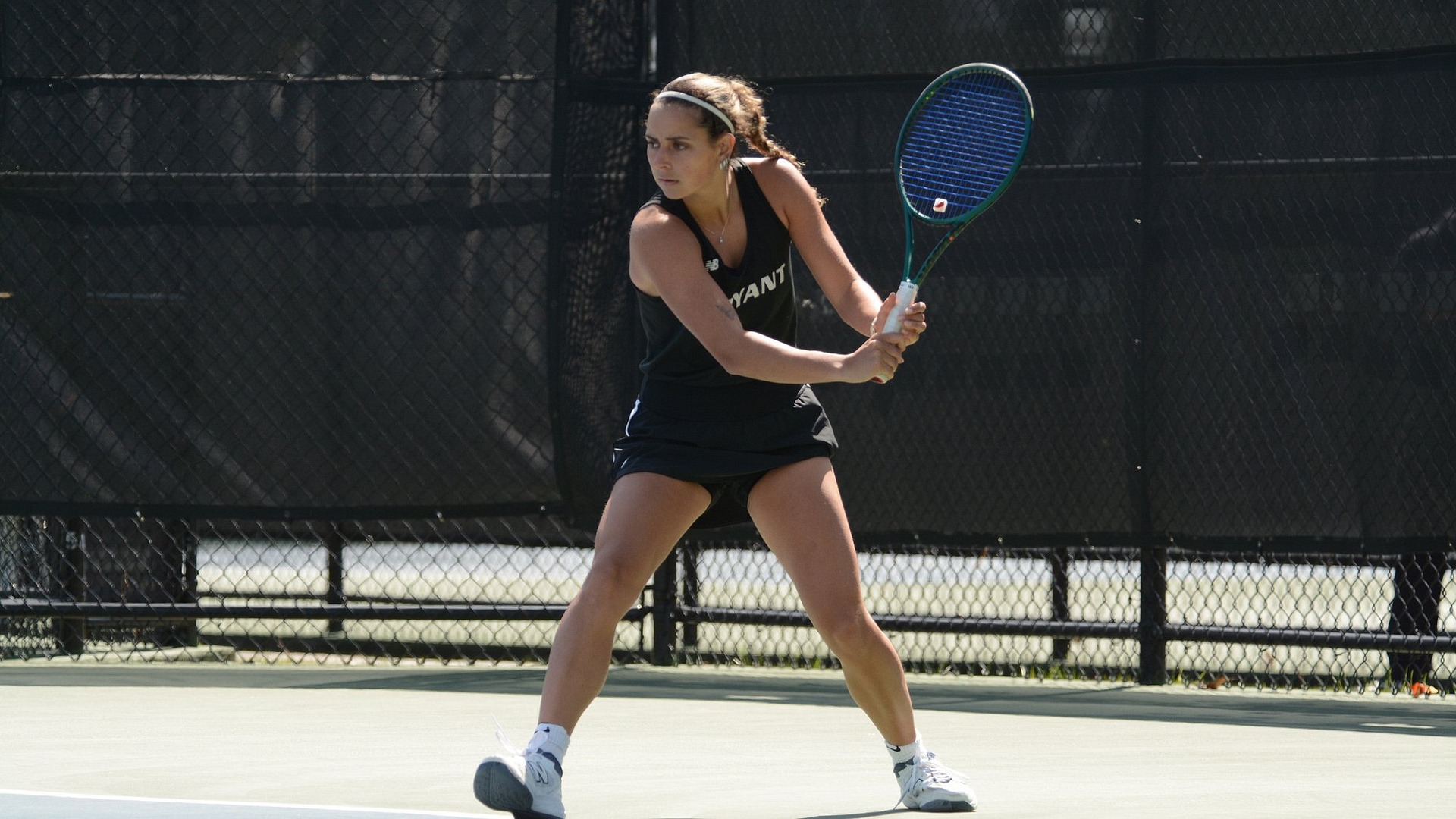 Yahli Noy preparing for a backhand return vs New Haven