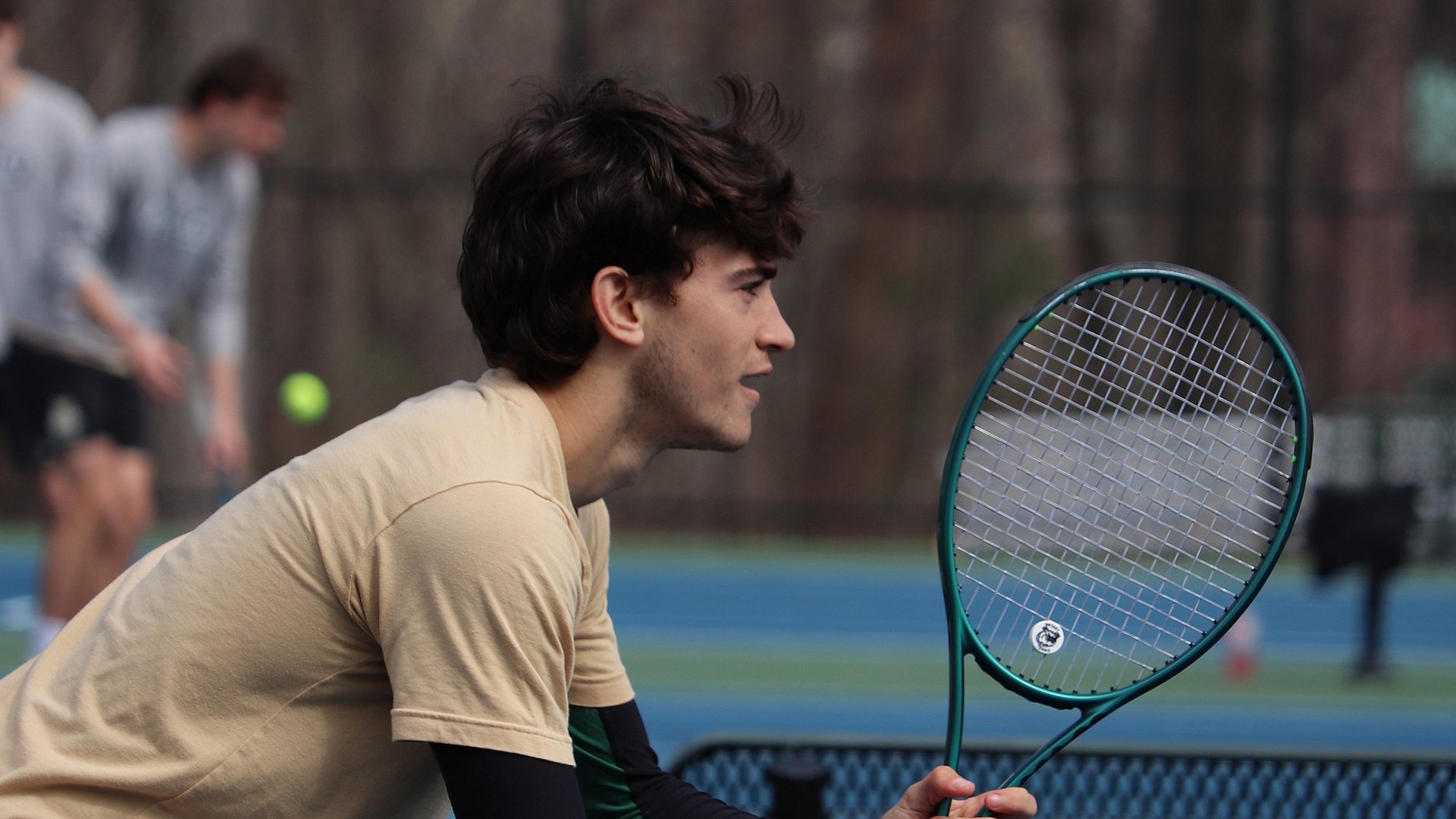 Miguel Machado waiting at the net for serve