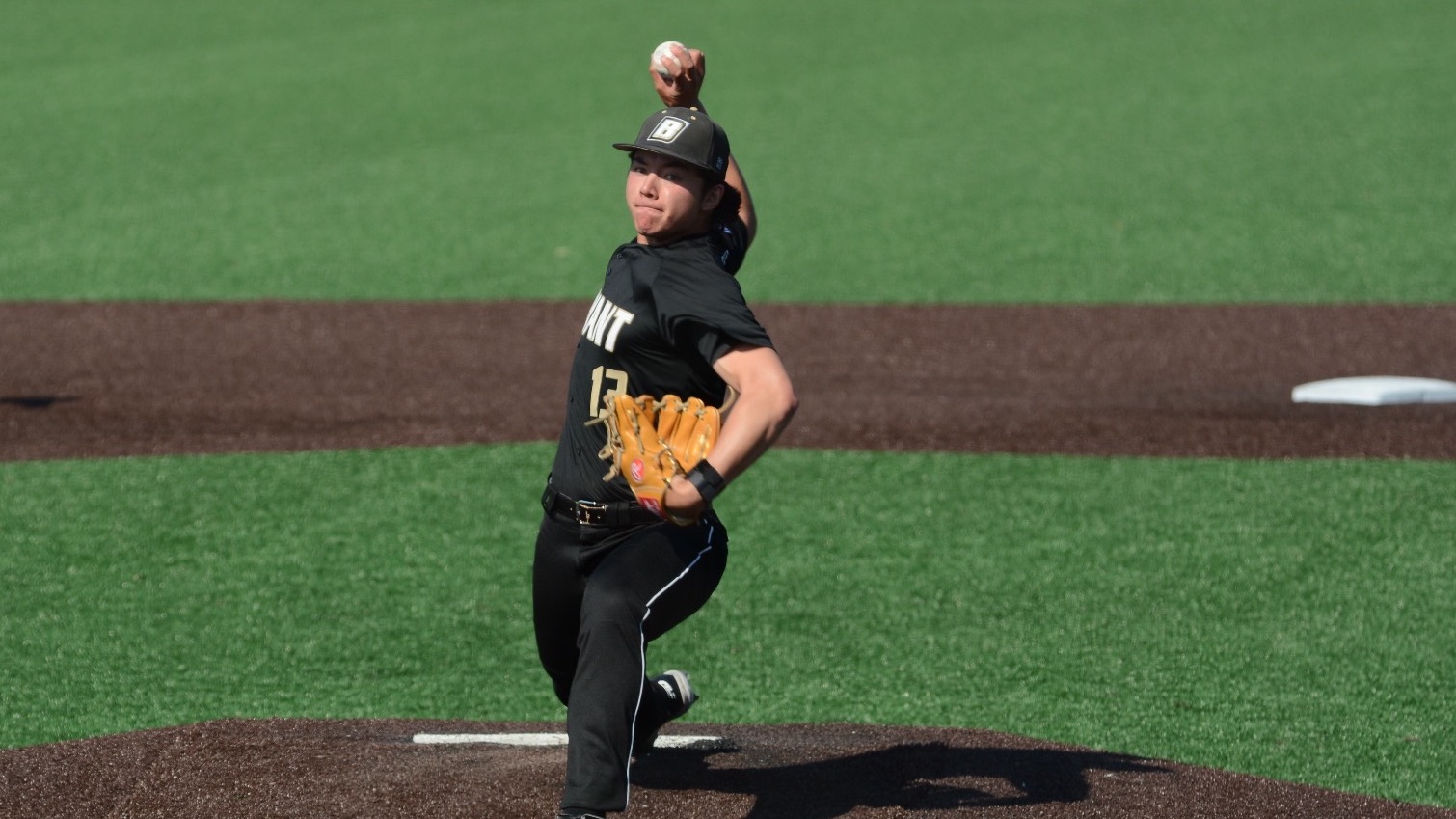 Kaden Hilburger delivers a pitch vs UAlbany
