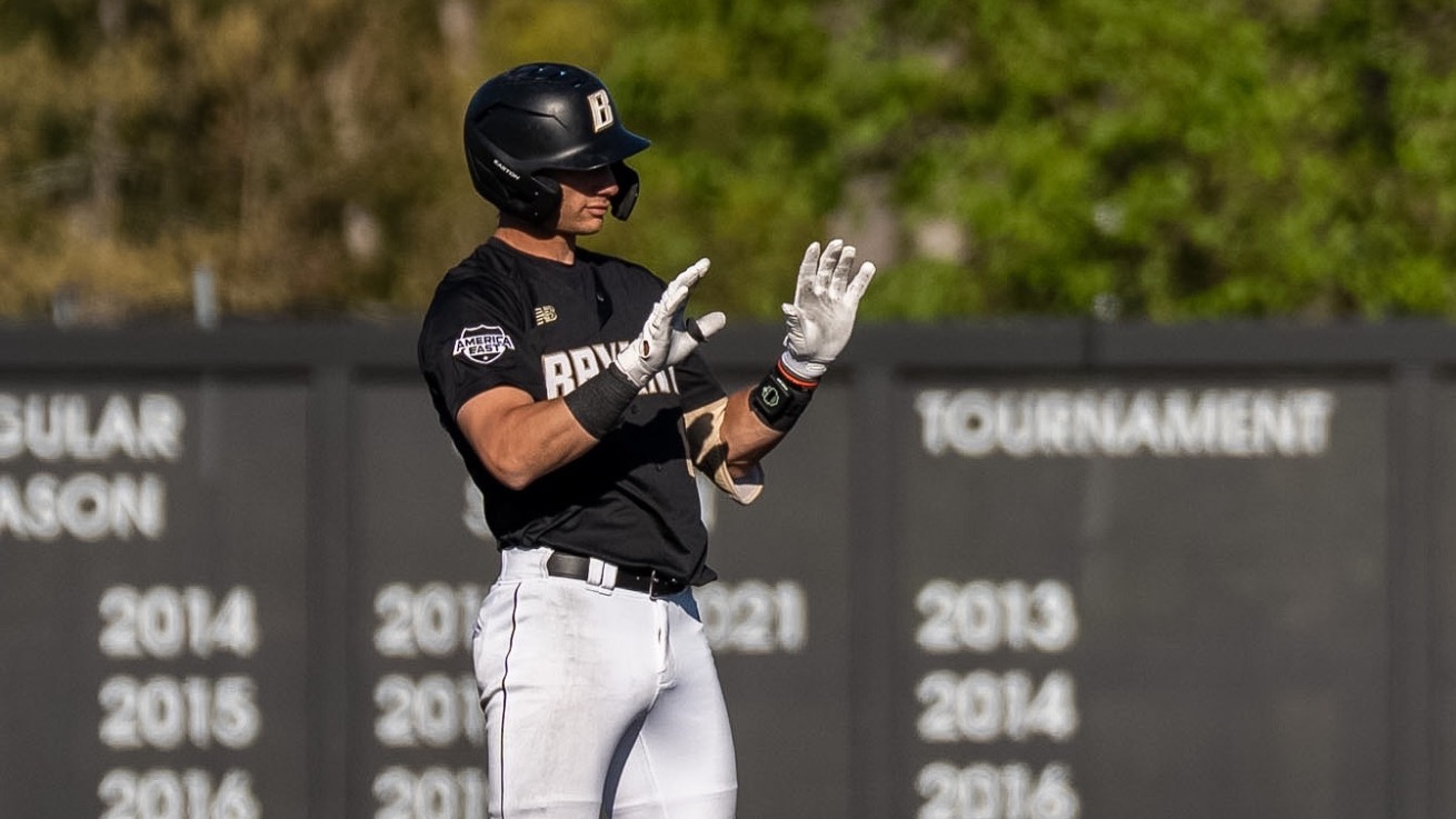 Justin Hackett calls for time at second base versus Stonehill