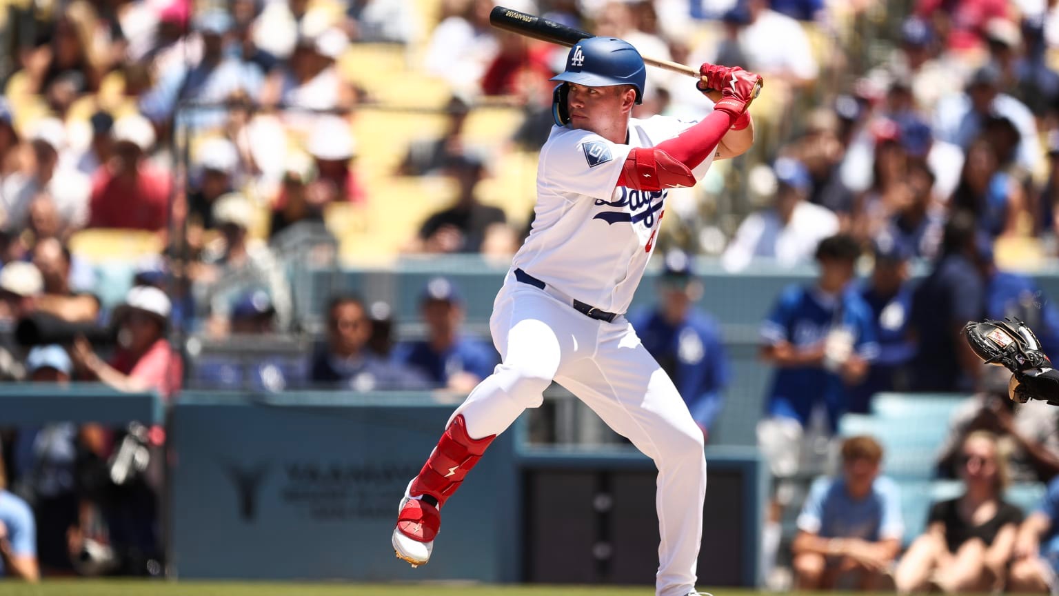Ryan Ward swings at a pitch vs Dodgers