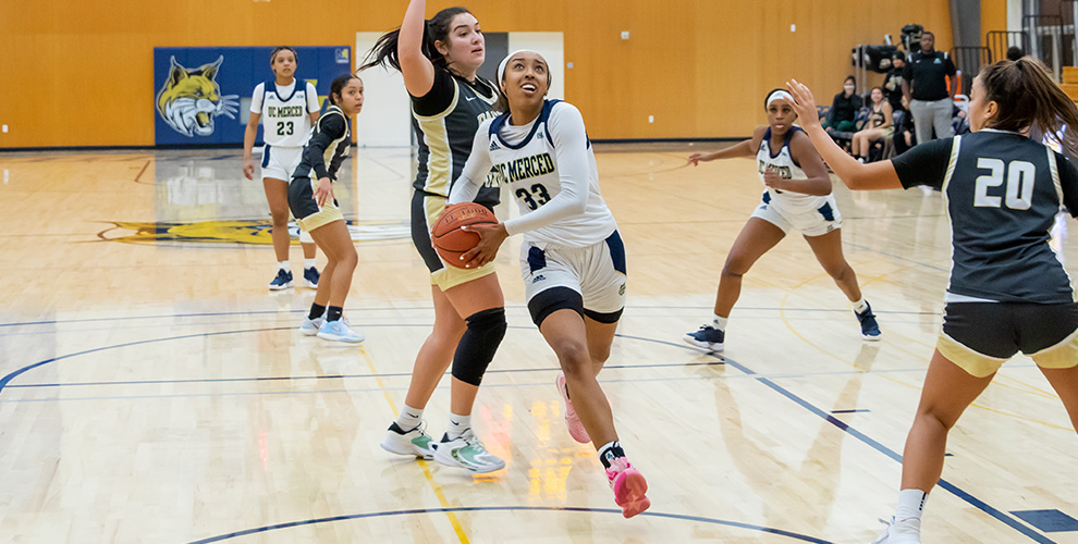 Women's Basketball Dominates Cal Maritime, 7847 University of