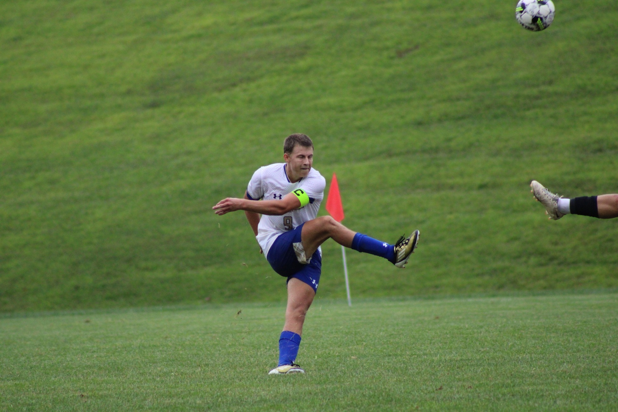 Wojtkowiak kicks ball