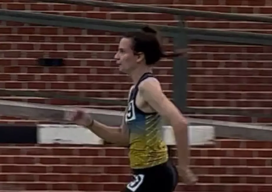 Alyssa Ruff runs at Carpenter Case Invitational