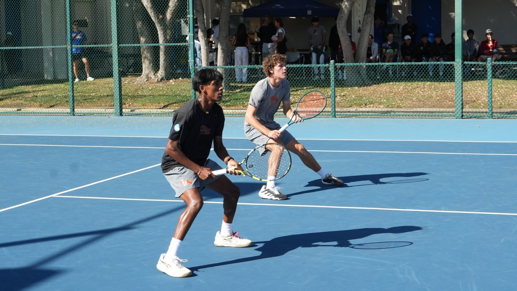 Sibi Raja and Henry Wilson preparing for a point