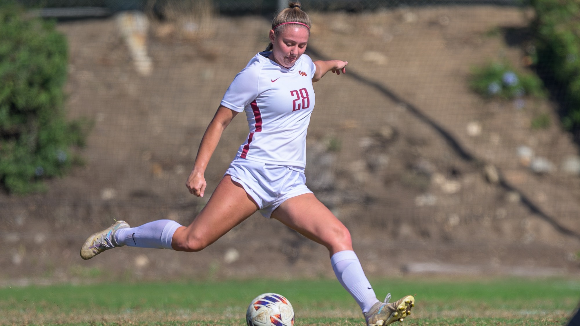 Echo Malinowski-Cunningham making a pass