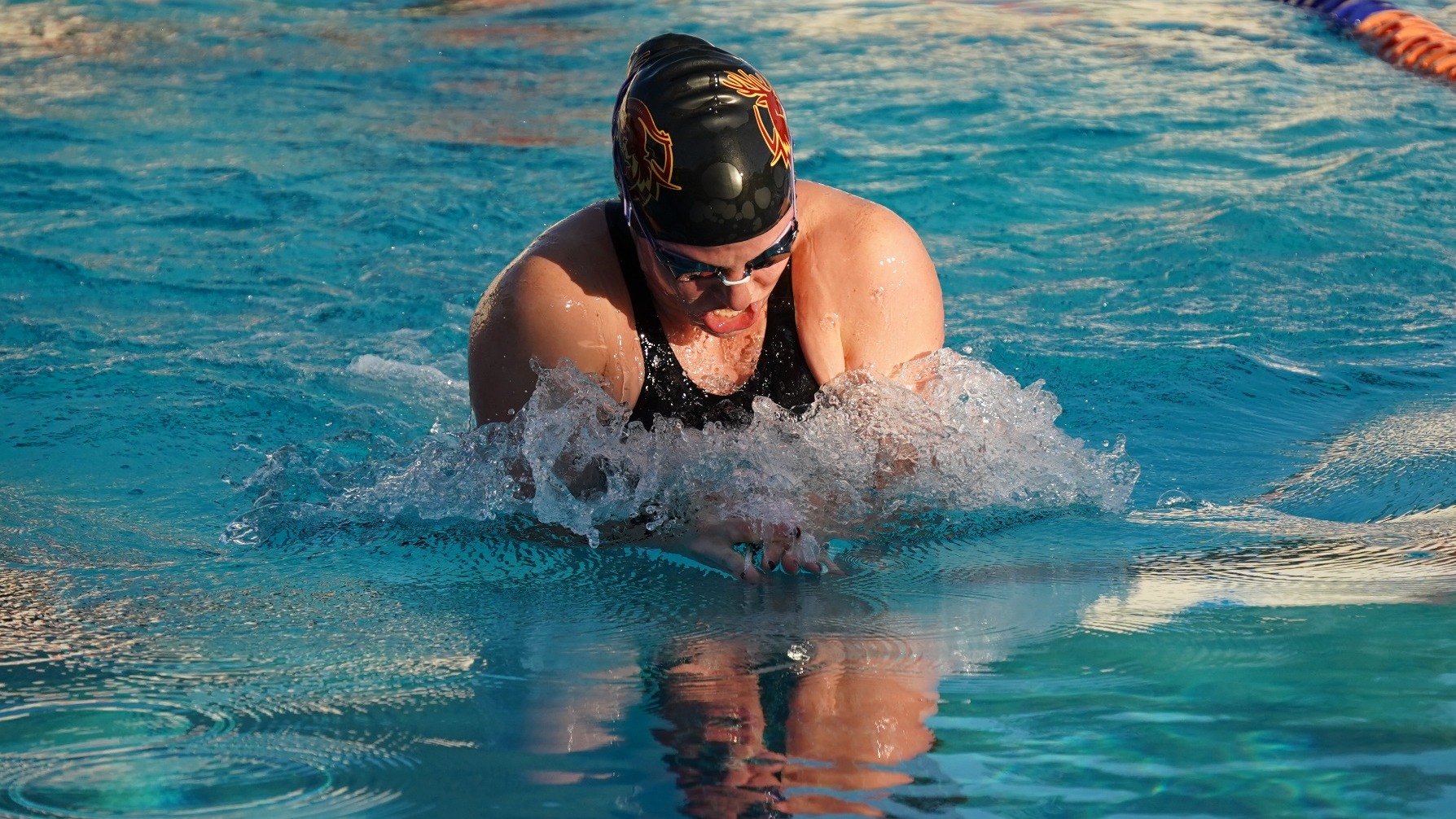 Elyse Newlands swimming the breaststroke