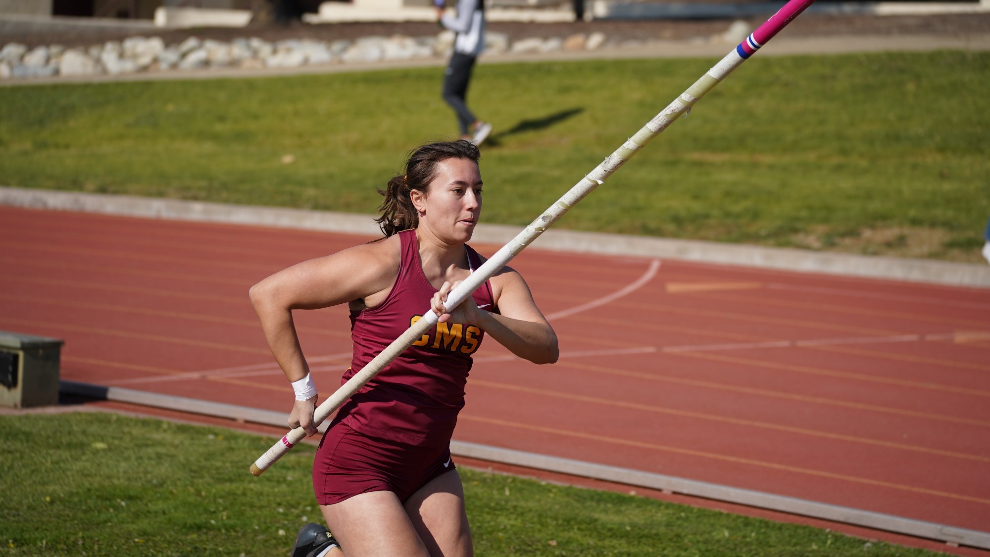Madeline Seifert competing in the pole vault