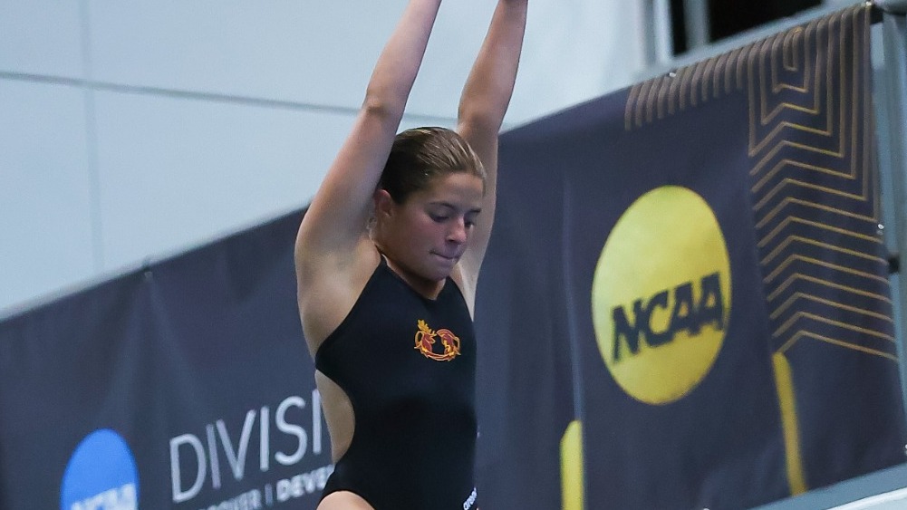 Simone Sabeeh diving