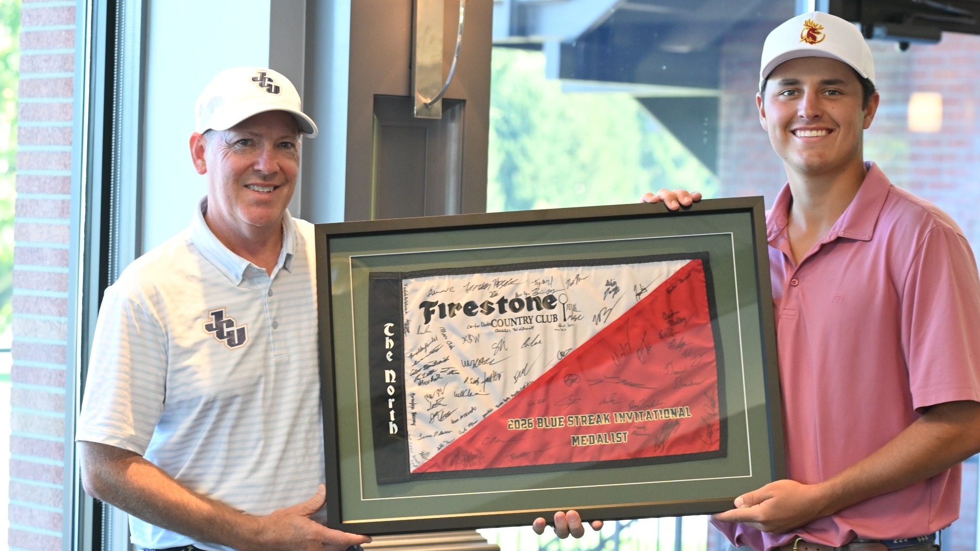 Sebi Aliaga receiving an award