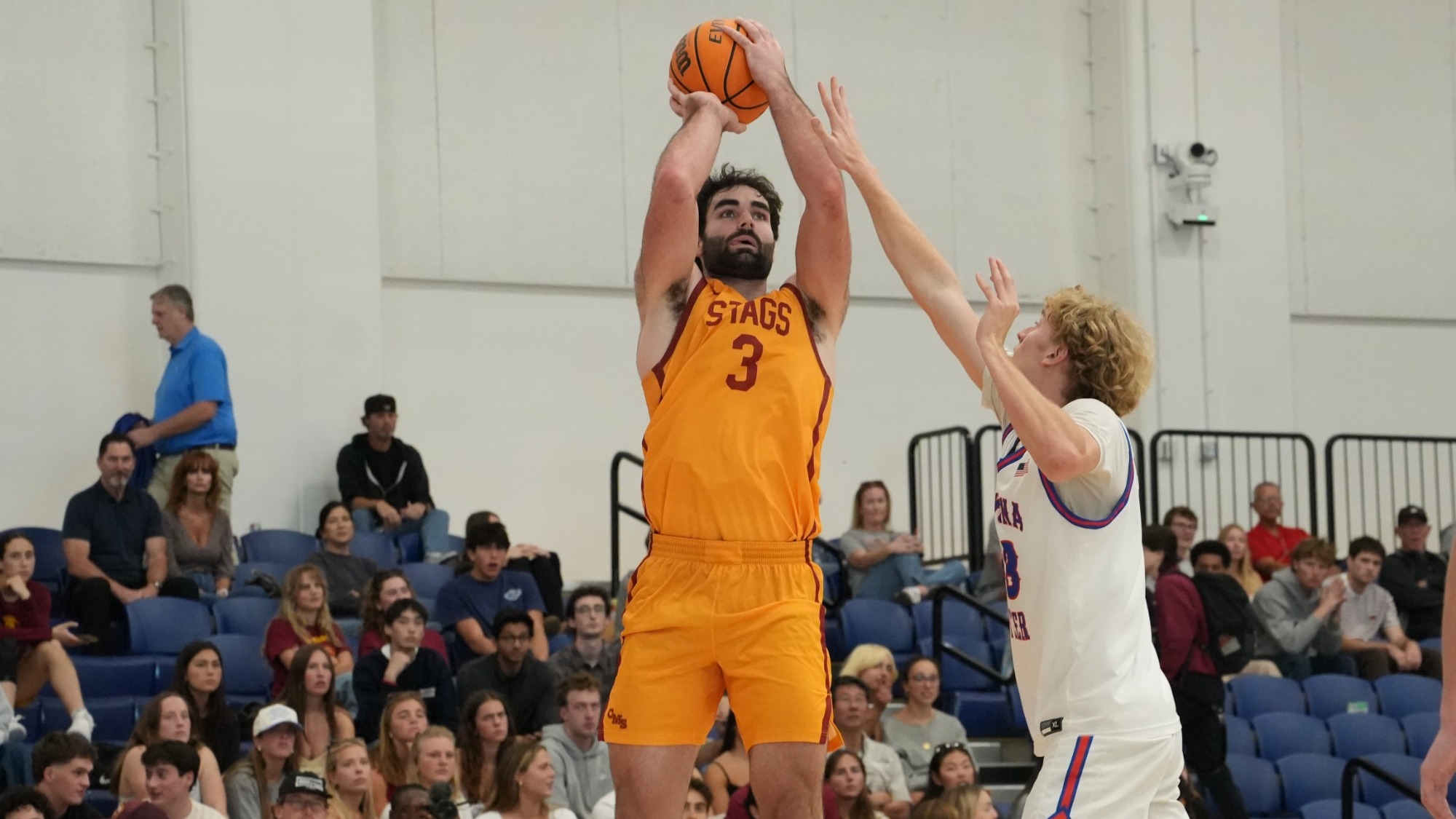 Cahal Connolly shooting a jumper