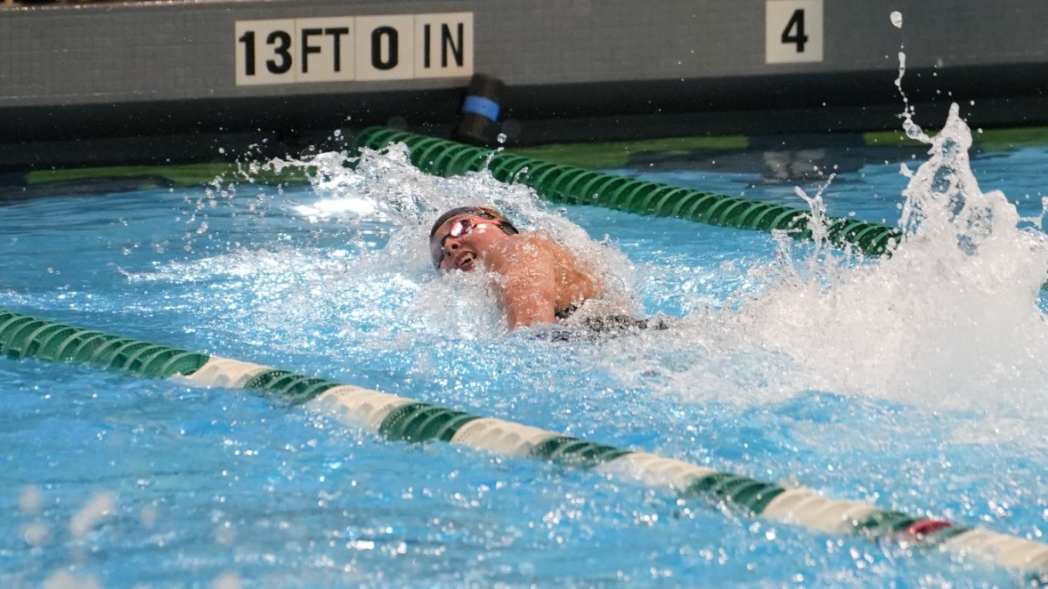 Madeleine Kan swimming the freestyle