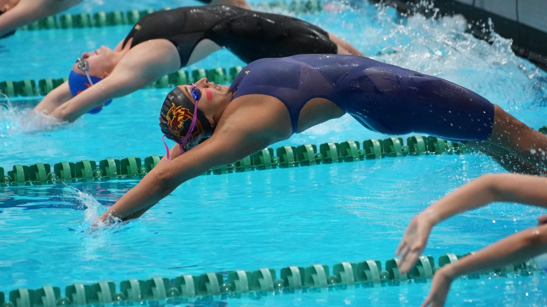 Annika Sharma starting the backstroke