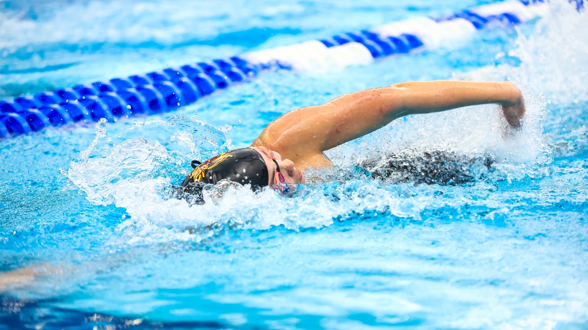 Madeleine Kan swimming the freestyle