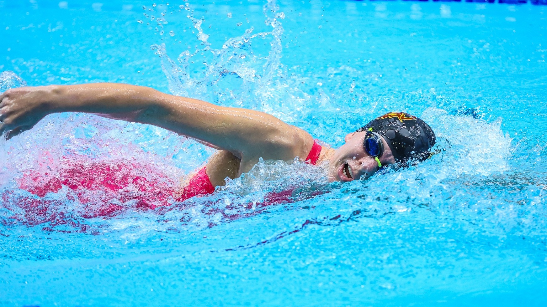 Katy Shaw swimming the freestyle