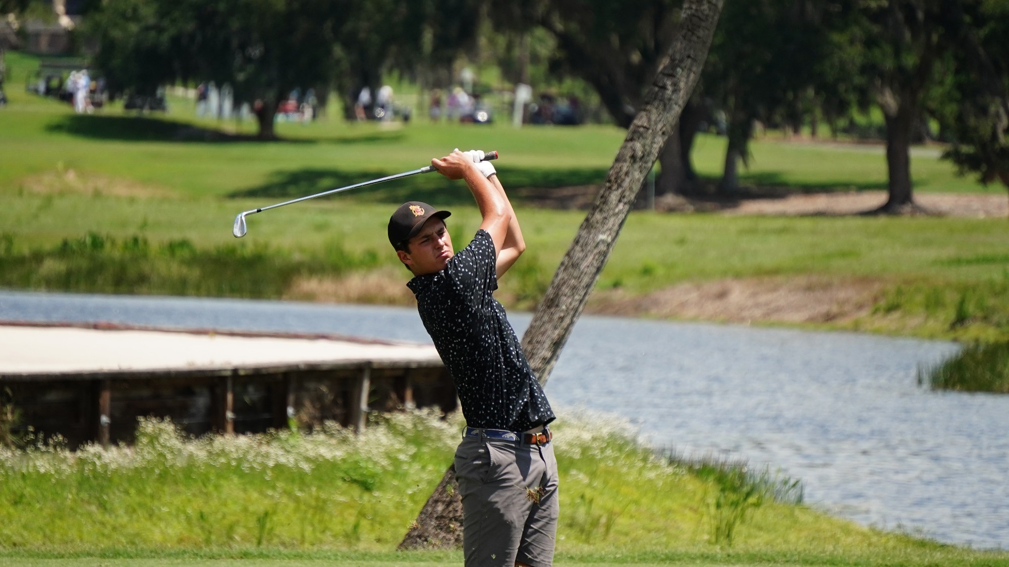 Sebi Aliaga hitting an approach shot