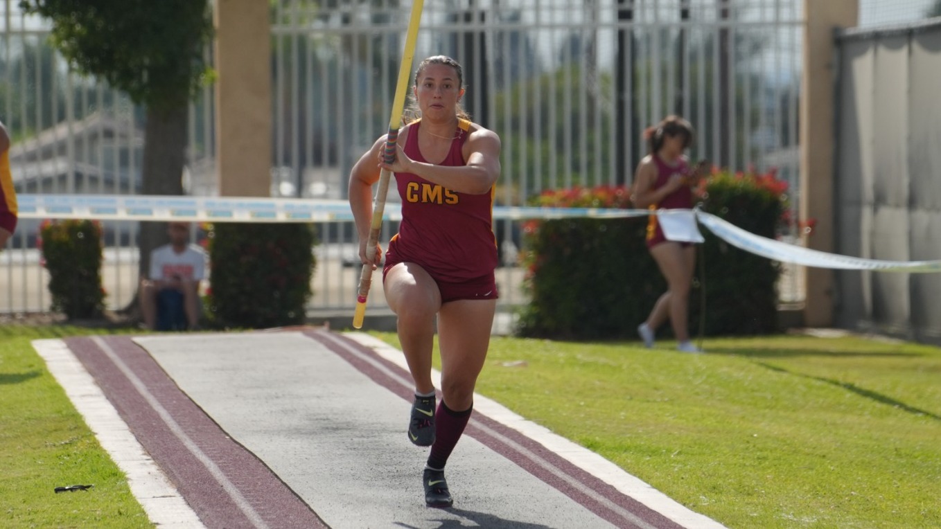 Madeline Seifert approaching the pole vault