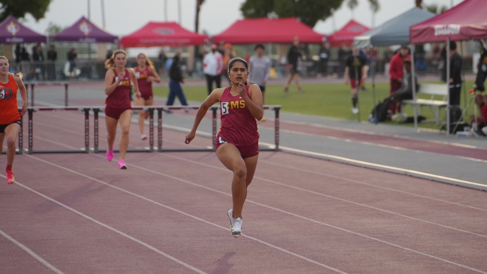 Shriya Velichala winning the 400 hurdles at SCIACs